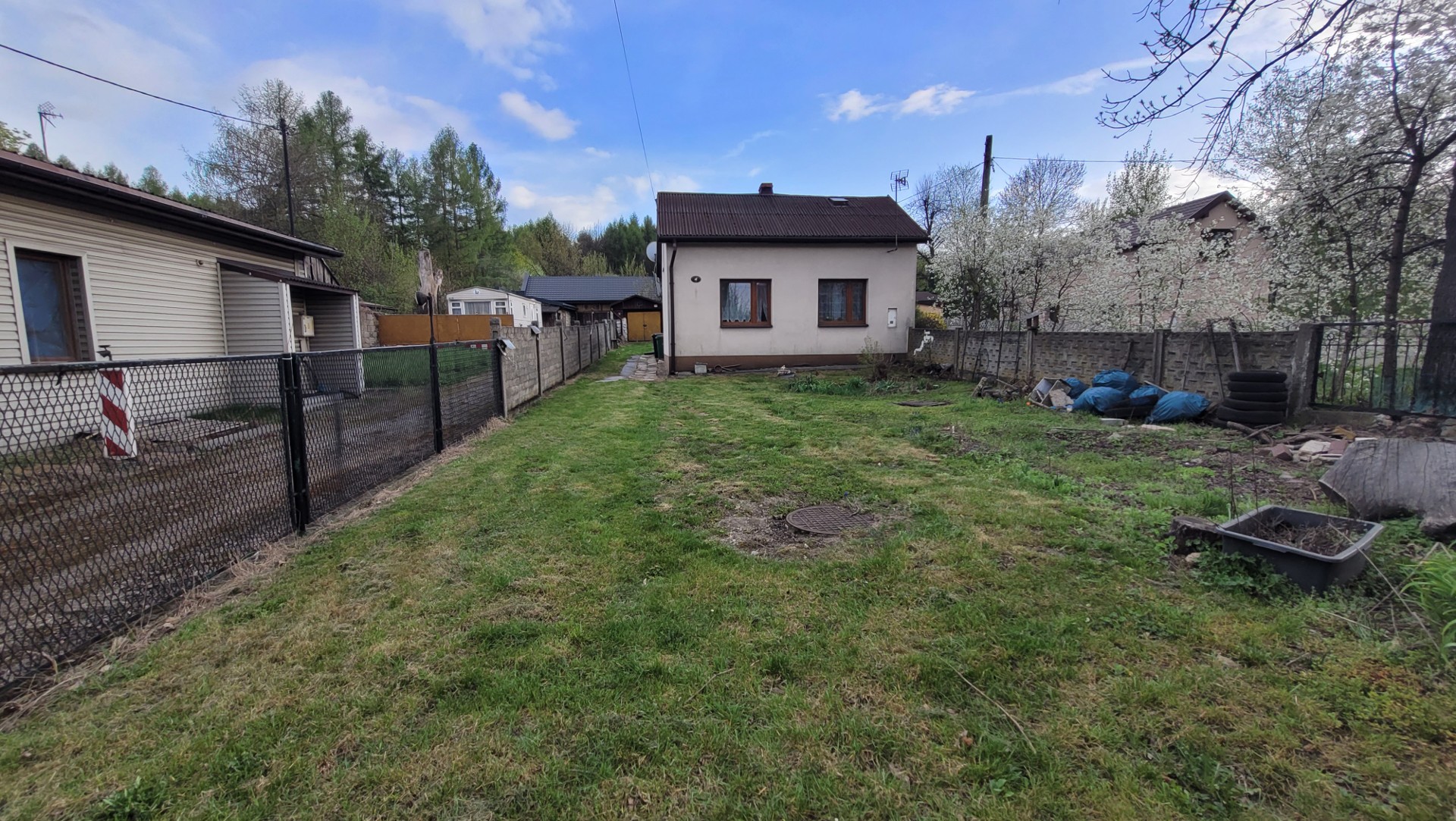 Dom wolnostojący na dużej działce z możliwością rozbudowy