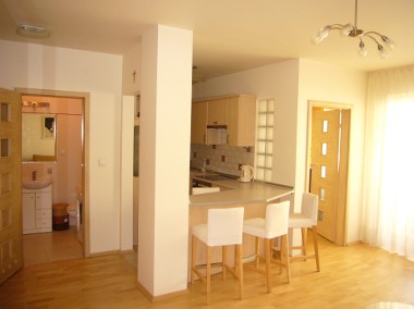 Wynajmę mieszkanie 2 pokojowe 40 m2 z garażem blisko stacji metra Kabaty-1