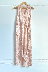 Sukienka H&M 34 XS jasny pudrowy róż wiskoza żakard kwiaty róże-2