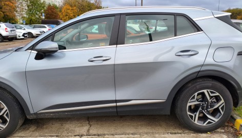 rok 2025 , przeb. 8,9tyś, Wer. M + Pak. WIN. na gwarancji