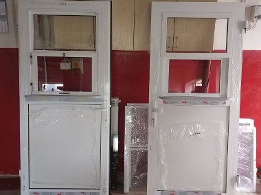Drzwi aluminiowe z oknem podawczym i parapetem do kuchni restauracji baru -1