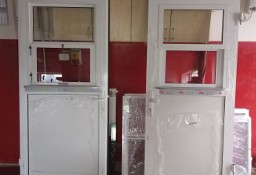 Drzwi aluminiowe z oknem podawczym i parapetem do kuchni restauracji baru 