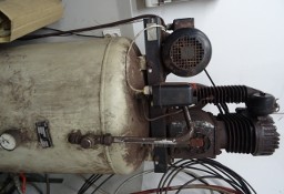 Kompresor pionowy tłokowy   o poj 350 l Schneider