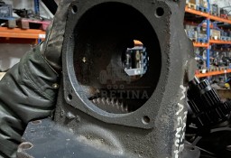 New Holland T8 - obudowa napędu pompy hydraulicznej 84379688