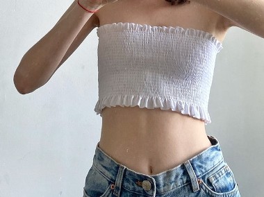 Elastyczny biały crop top Gina Tricot-1