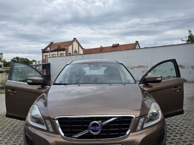 Na sprzedaż Volvo XC60 z 2011 roku w dobrym stanie-1