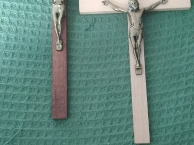 Krzyżyk drewniany z postacią p. Jezusa -1