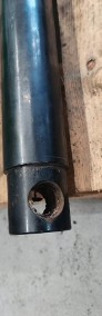 Massey Ferguson Cerea {Cylinder hydrauliczny poziomowania hederu}-4