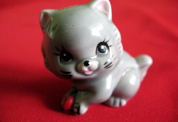 Kot - mały kotek z biedronką - figurka z porcelany - 4,5 x 5 x 3 cm