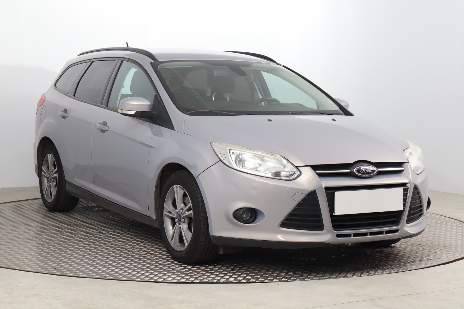 Ford Focus III , Klimatronic, Parktronic, Podgrzewane siedzienia,ALU