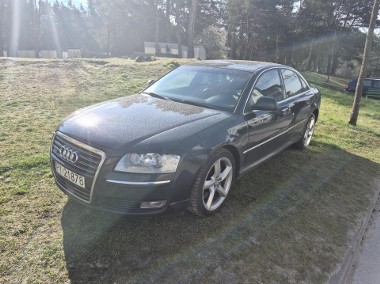 Syndyk sprzeda pojazd marki AUDI A8-1