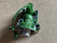 John Deere 6910 Korpus filtra oleju z Przełącznikiem ciśnienia R95850 RE212878