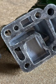 John Deere 6910 Korpus filtra oleju z Przełącznikiem ciśnienia R95850 RE212878-2