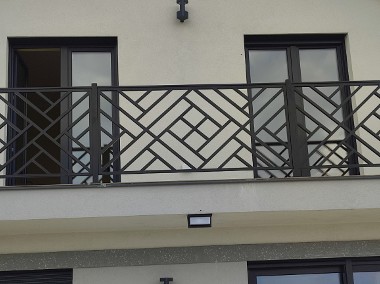 Nowoczesne balustrady, bramy, ogrodzenia ze stali czarnej z kwasówki i aluminium-1