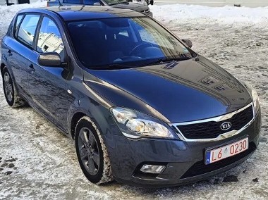KIA CEED .Zadbane auto z Niemiec .Mały przebieg-1