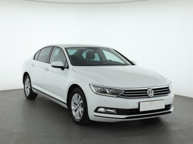 Volkswagen Passat B8 , Salon Polska, Navi, Klimatronic, Tempomat, Parktronic-1