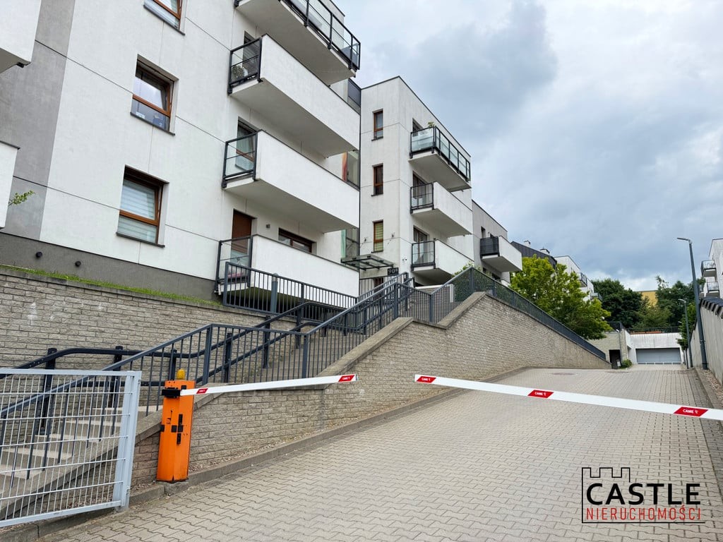 Kameralne i wyjątkowe miejsce | Duży balkon