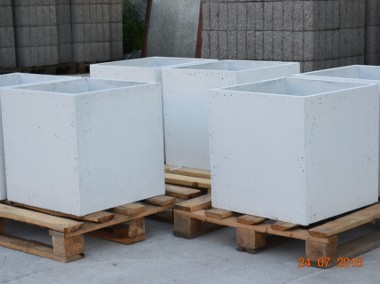 Donice betonowe 60/60/60 . Producent .-1