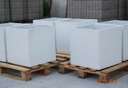 Donice betonowe 60/60/60 . Producent .