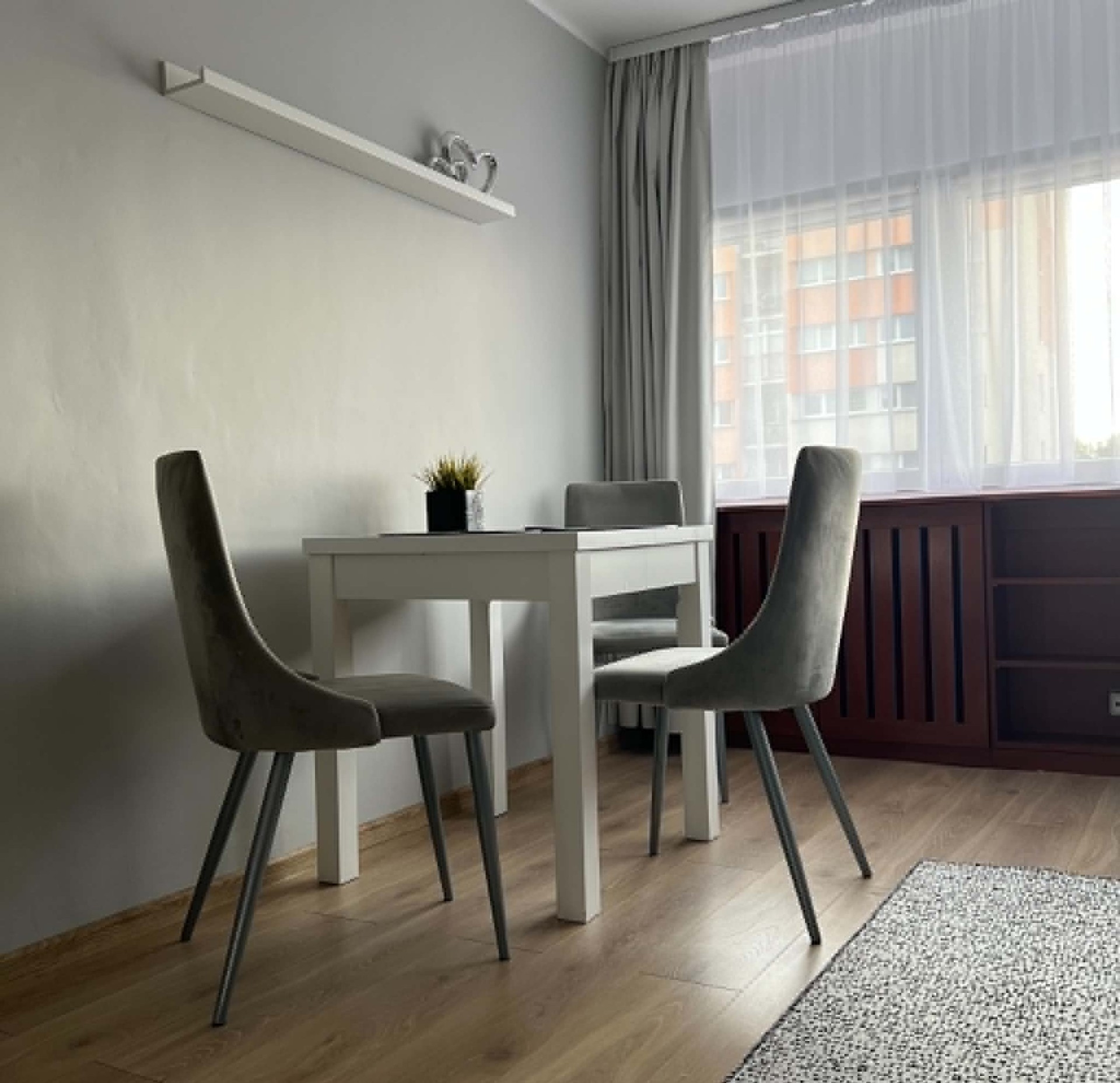 Dostępne od zaraz ! Do wynajęcia w pełni umeblowane mieszkanie 37 m² ( dwa pokoje + kuchnia ). - Widok 2