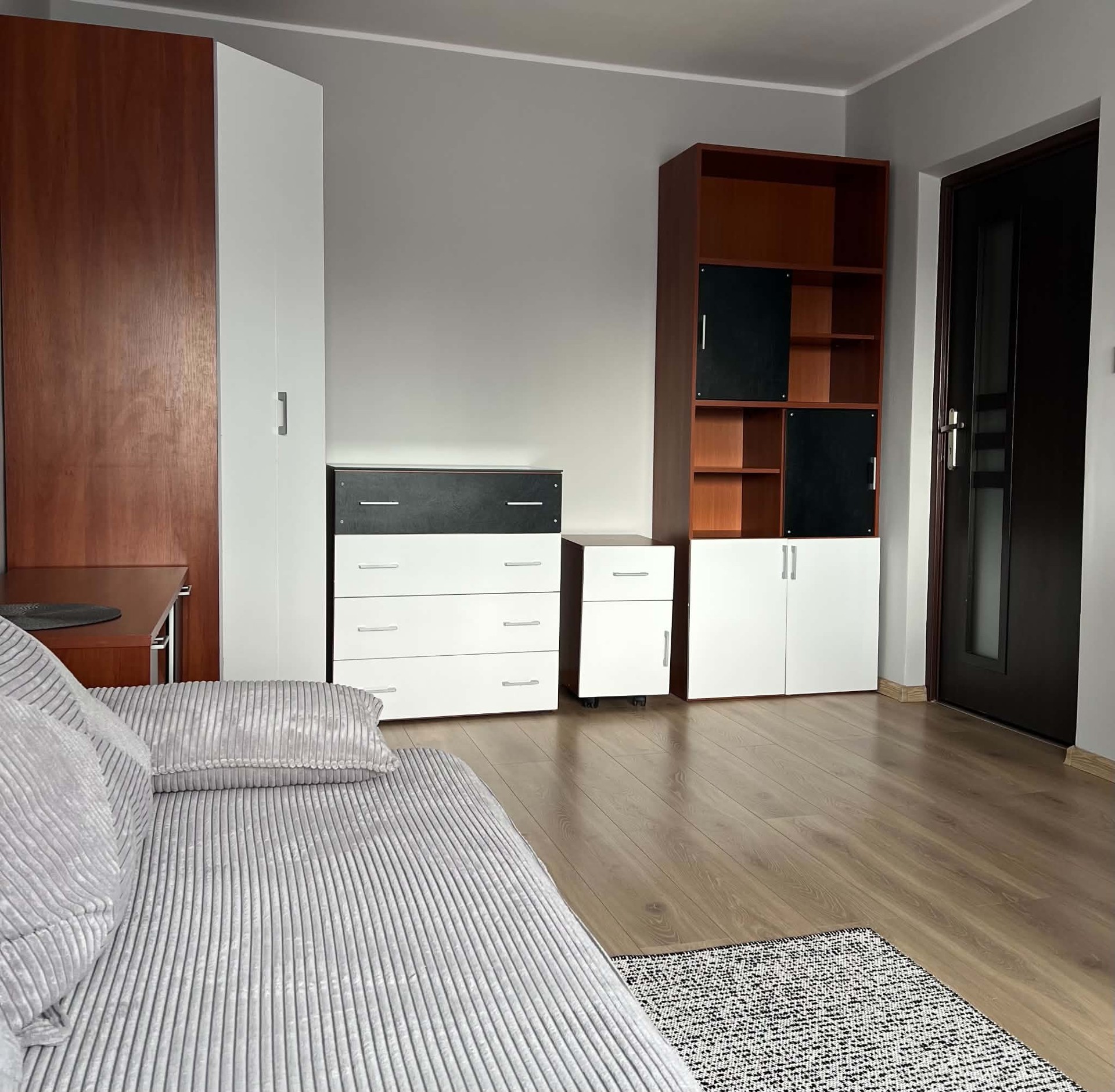 Dostępne od zaraz ! Do wynajęcia w pełni umeblowane mieszkanie 37 m² ( dwa pokoje + kuchnia ). - Widok 3