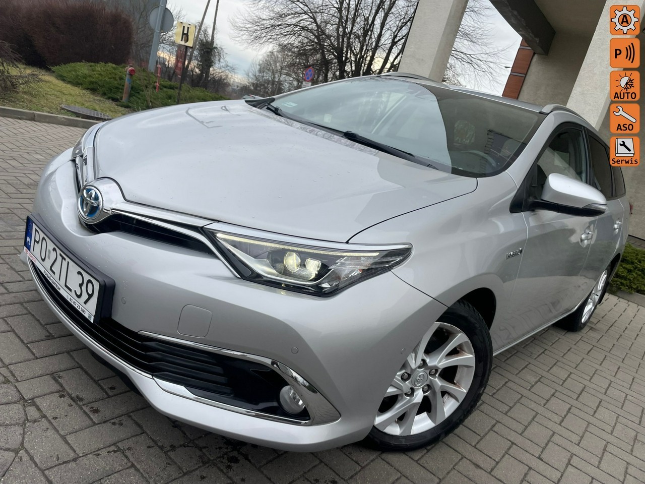 Toyota Auris II 1.8 HYBRYDA Bogata Opcja LIFT LED Kamera SALON POLSKA Asystent 2017R