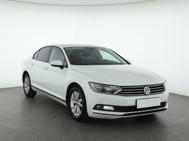 Volkswagen Passat B8 , Salon Polska, VAT 23%, Klimatronic, Tempomat, Parktronic-1