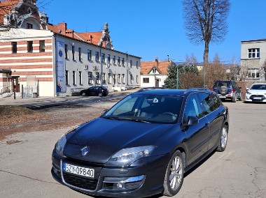 samochód w wersji wyposażenia Initiale Prais-1