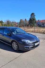 samochód w wersji wyposażenia Initiale Prais-2