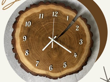 Drewniany zegar ścienny z plastra drewna 30 cm, białe dodatki -1