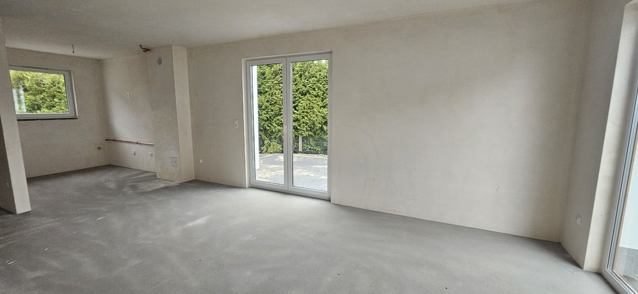 Słoneczny dwupoziomowy dom z wielkim ogrodem i potencjałem - Widok 3