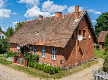 Część domu z czerwonej cegły w Powałczynie-1