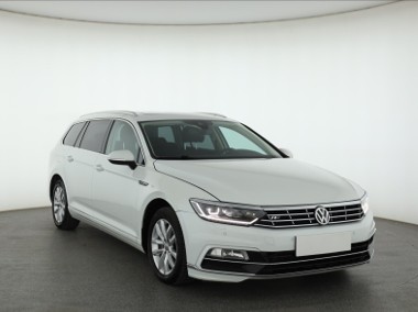 Volkswagen Passat B8 , Automat, Navi, Klimatronic, Tempomat, Parktronic,-1