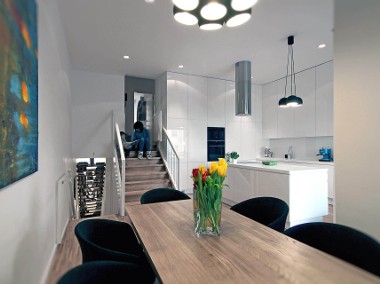 Trzypoziomowe mieszkanie w nowoczesnej, minimalistycznej stylistyce-1
