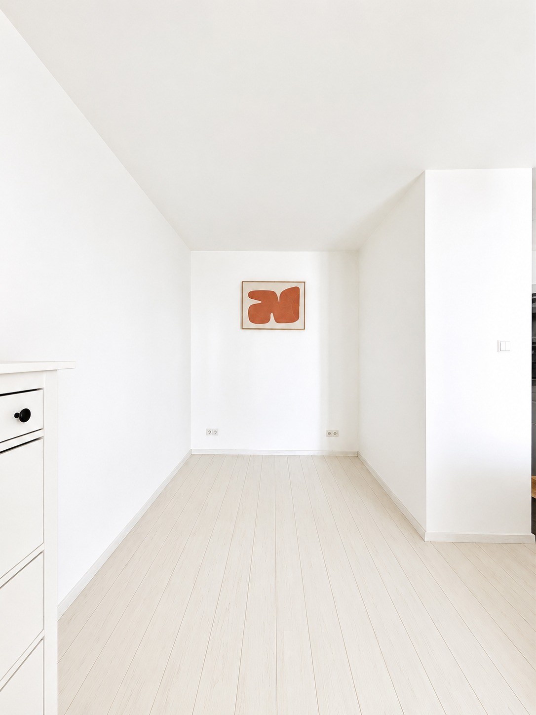 Jasna kawalerka, wysokie okna, duży balkon, garaż, otwarta przestrzeń - Więcej