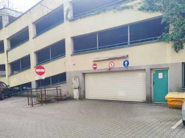Miejsce postojowe w garażu przy Al. Solidarności 98A w Warszawie-1