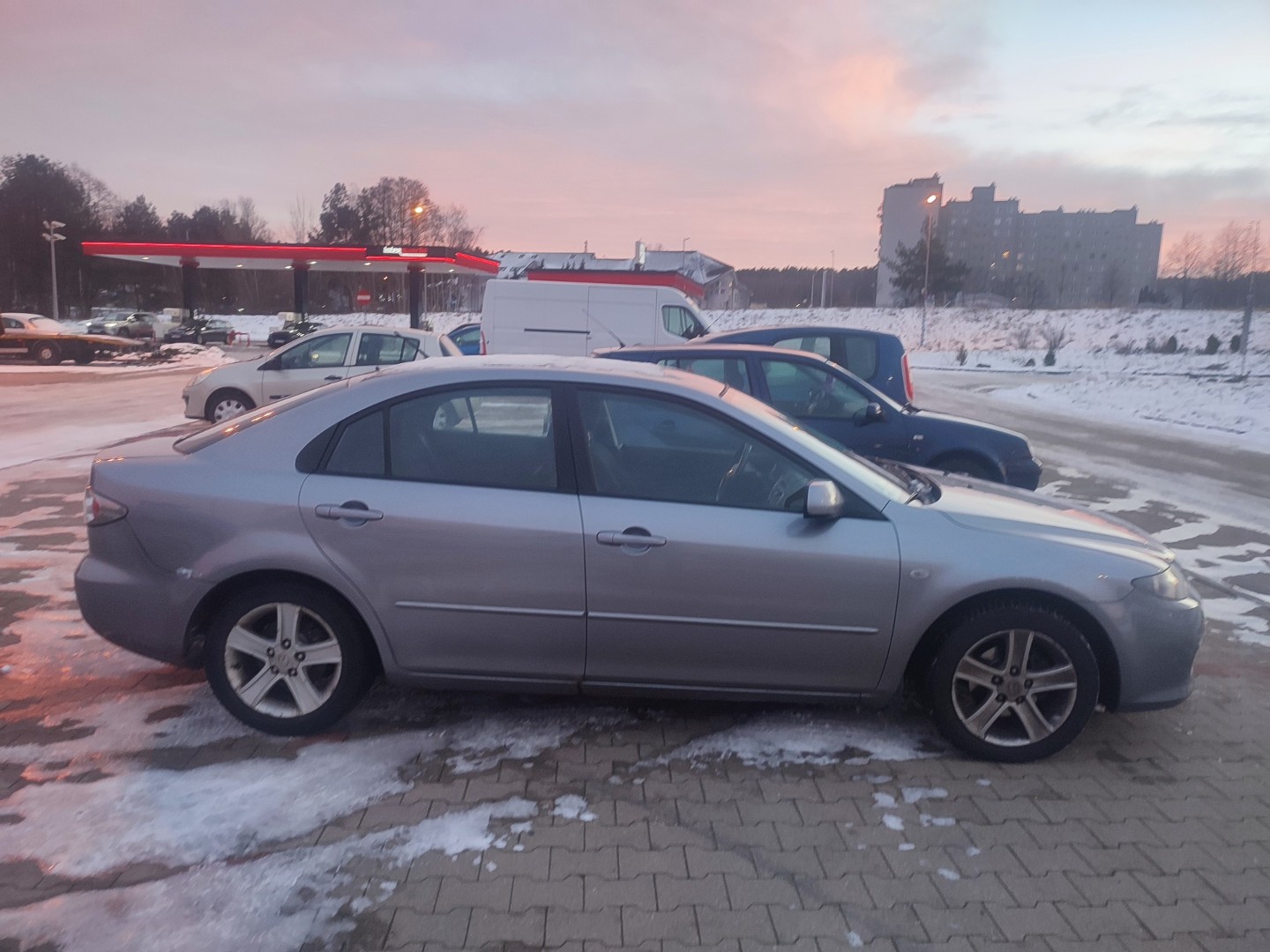 Mazda 6 I 10 litrów lpg na 100 km w mieście. Wersja Exclusive.