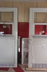 Drzwi z oknem podawczym  i parapetem do lokalu kuchni restauracji baru -2
