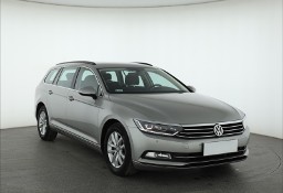 Volkswagen Passat B8 , Navi, Klimatronic, Tempomat, Parktronic