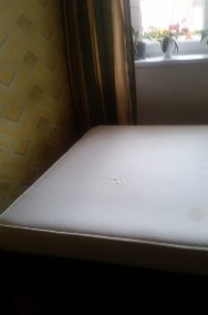 Łóżko z materacem-2