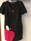 Sukienka czarna unikatowa z motywem jabłka