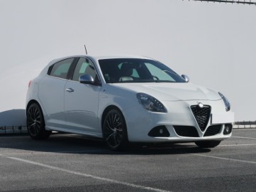 Alfa Romeo Giulietta , Skóra, Xenon, Bi-Xenon, Klimatronic, Tempomat, Parktronic,