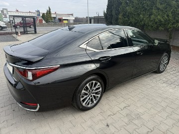 Lexus ES VII