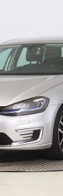 Volkswagen Golf VIII e-Golf , SoH 92%, Automat, Navi, Klimatronic, Tempomat, Parktronic,-3