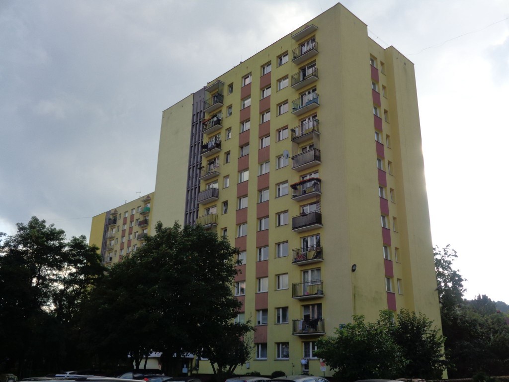 Słoneczne mieszkanie z dużym balkonem i widokiem na morze, gwarancja parkowania.