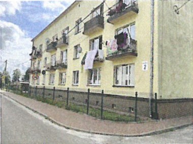 Syndyk sprzeda mieszkanie z piwnicą w centrum Suchedniowa-1