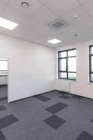 Biuro w nowoczesnym budynku Centrum Rozwoju-2