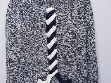 Dzianinowy damski sweter z warkoczem-1