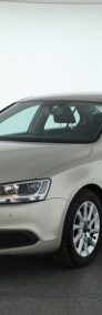 Volkswagen Jetta VI , Salon Polska, Klima, Parktronic, Podgrzewane siedzienia-3