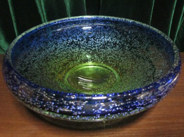 Salaterka Bohemia wykonana z kolorowego szkła 1950-1960. Mała szklanka 1950-1960-1
